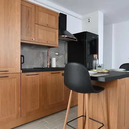 Alezzi Luxury Apartament *